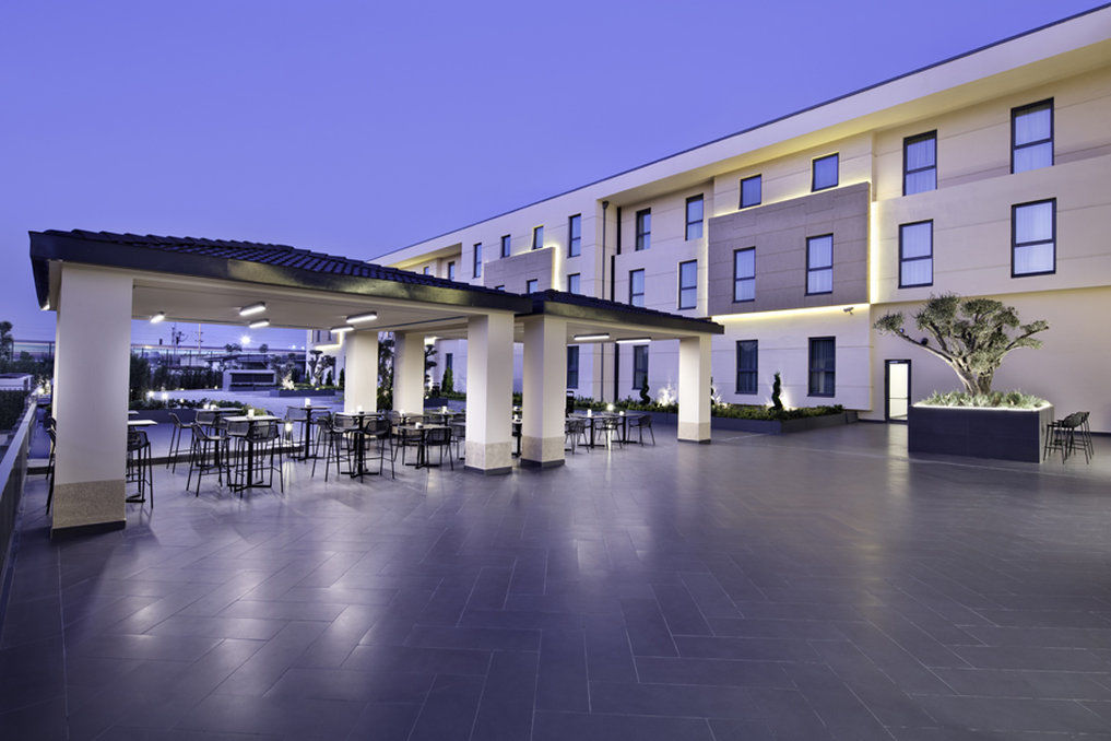 Hampton By Hilton Istanbul Zeytinburnu Hotel Exterior photo